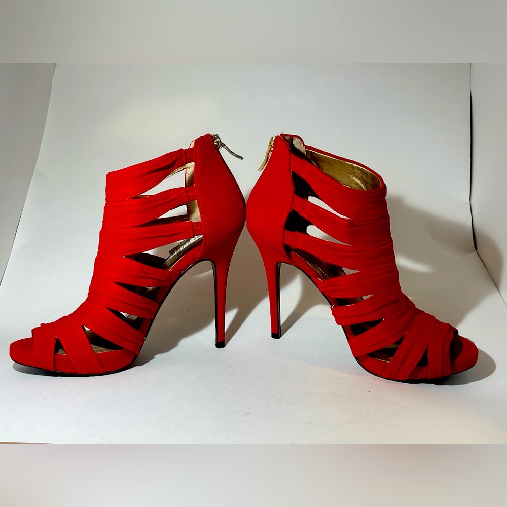 BCBG TED HEELS